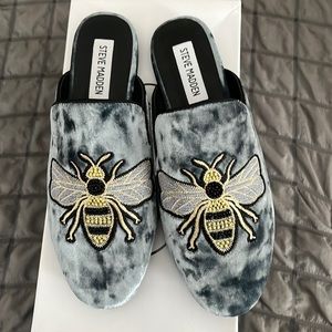 Amazing. Never worn. Bee Steve Madden